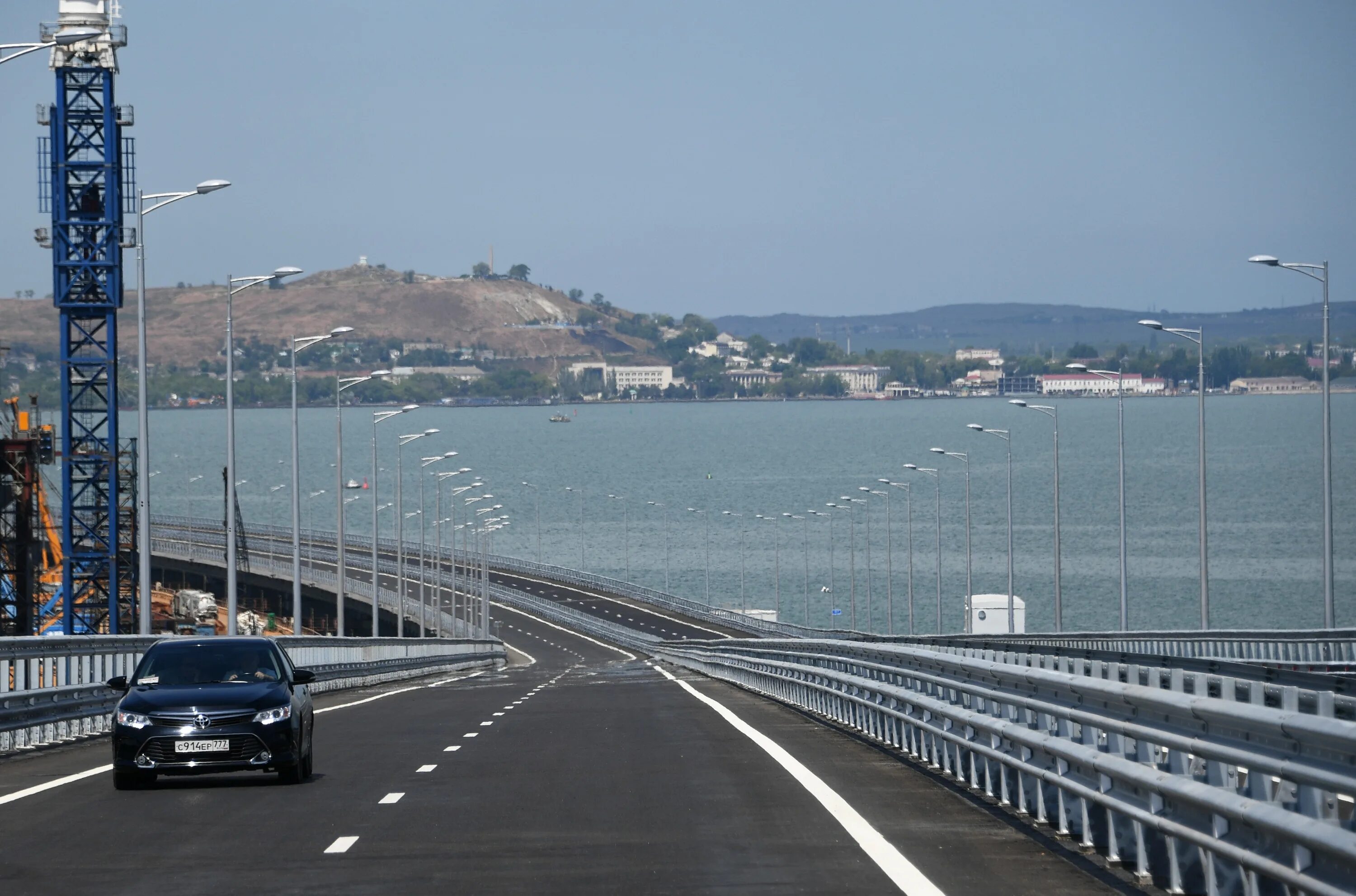 Крымский мост. Открытие автодорожного Крымского моста. Машина на Крымском мосту. Крымский мост машины.