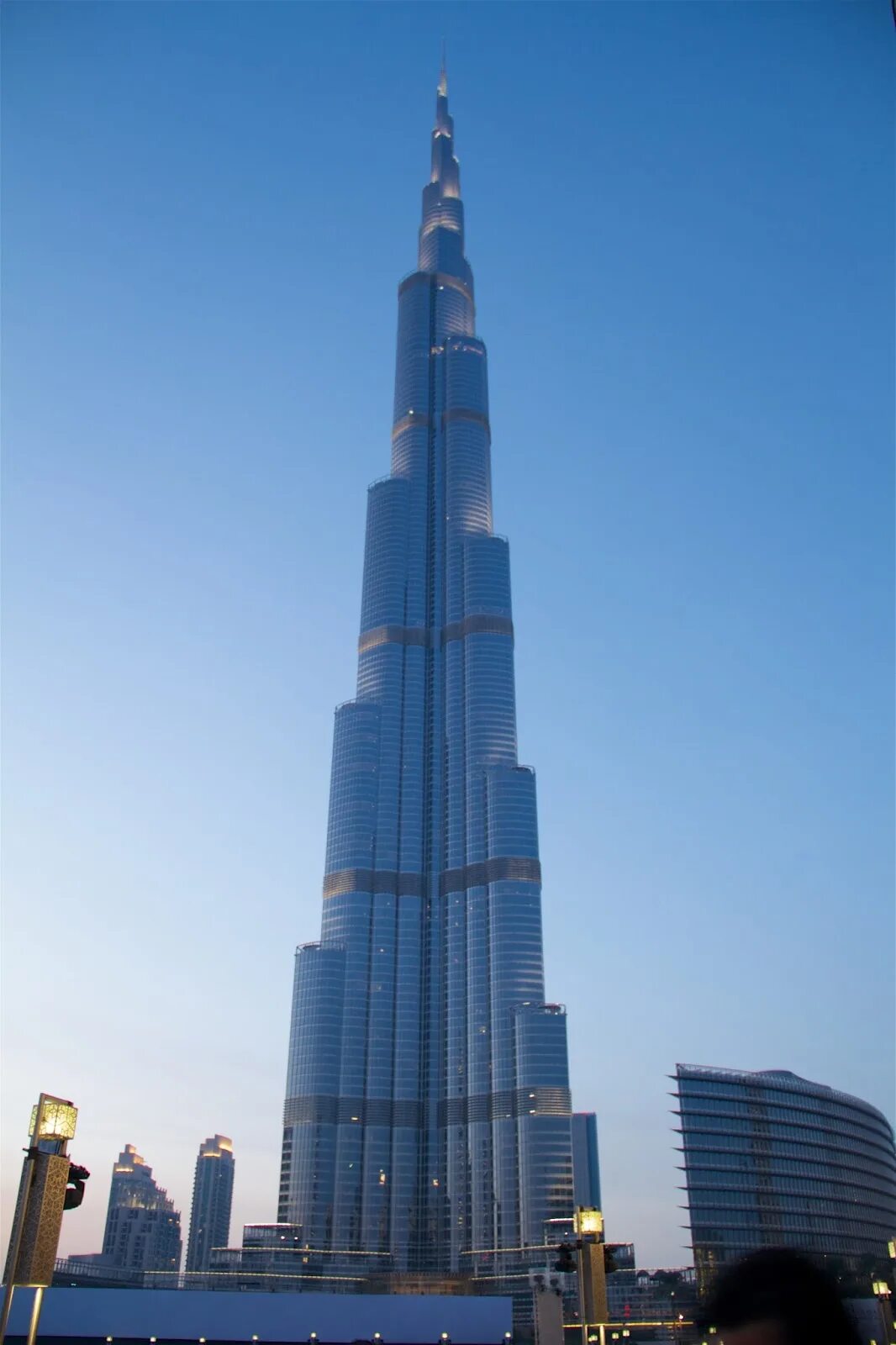 Бурдж халифа вид с 124 этажа. Бурдж халифа 148 этаж. Смотровая площадка бурдж халифа 124 этаж. Дубай бурдж халифа последний этаж. 124 этаж.