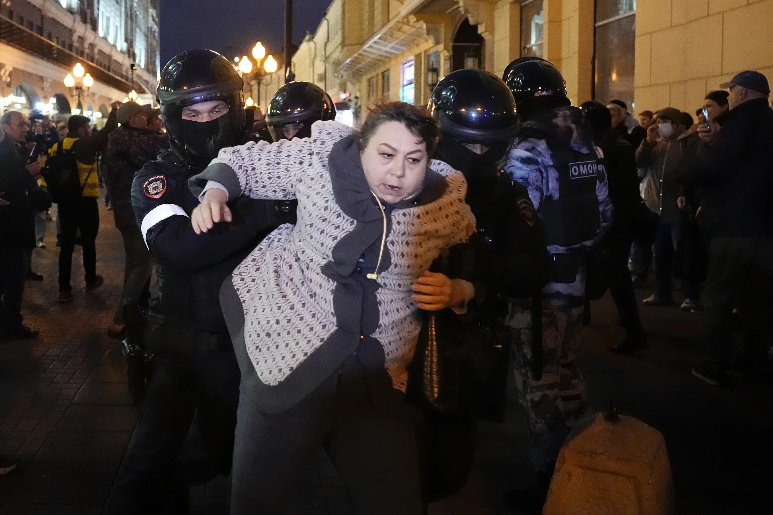 Протесты в России сейчас. Митинг в СПБ. Протесты в Москве против войны. Протесты в Питере. Митинг 25 февраля