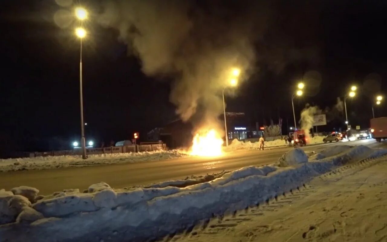 Пожар в нижневартовске сейчас. Чп нижневартовск вчера. Хмао пожар ханты. Чп нижневартовск- радужный. Пожар в нижневартовске.