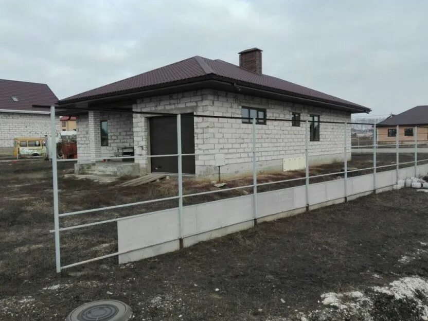 Авито старый оскол фото. Старый оскол научный центр 2. недостроенные коттеджи старый оскол. крымская 3 старый оскол коттедж. дом продажа старый оскол научный центр.