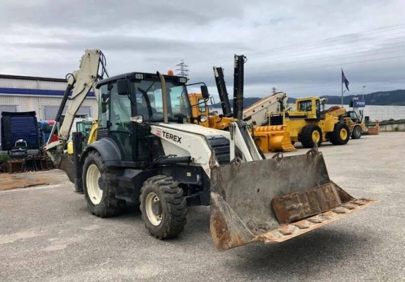 Bobcat b730. Спецтехника российского производства. Jcb 5cx погрузчик. Экскаватор гусеничный коматсу 210. Хитачи 200 5g.