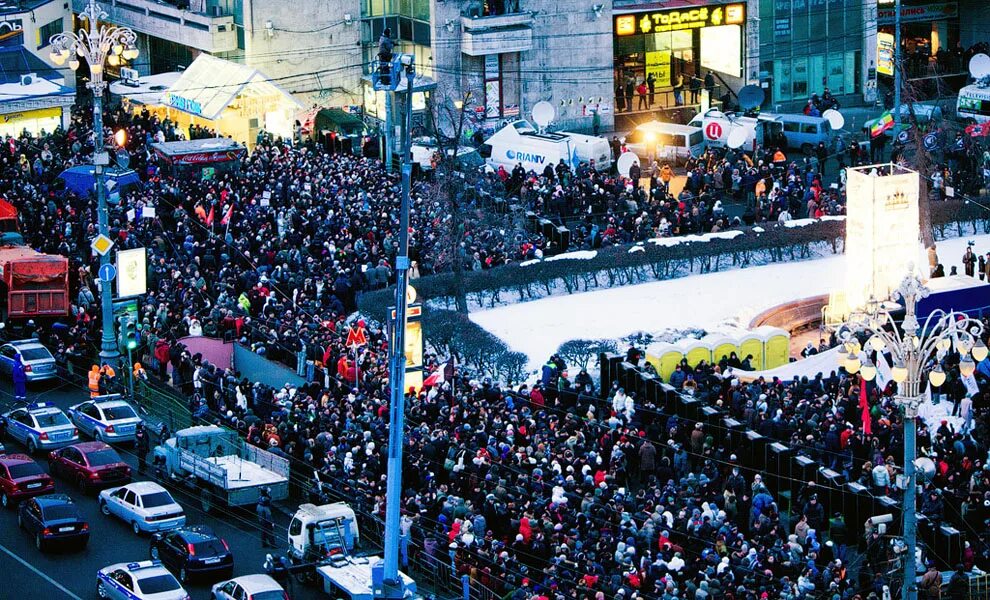 События в москве. Пушкинская площадь митинг 2001. Площадь пушкина в москве сейчас. 1991 протесты в москве пушкинская площадь. Пушкинская площадь 2012.