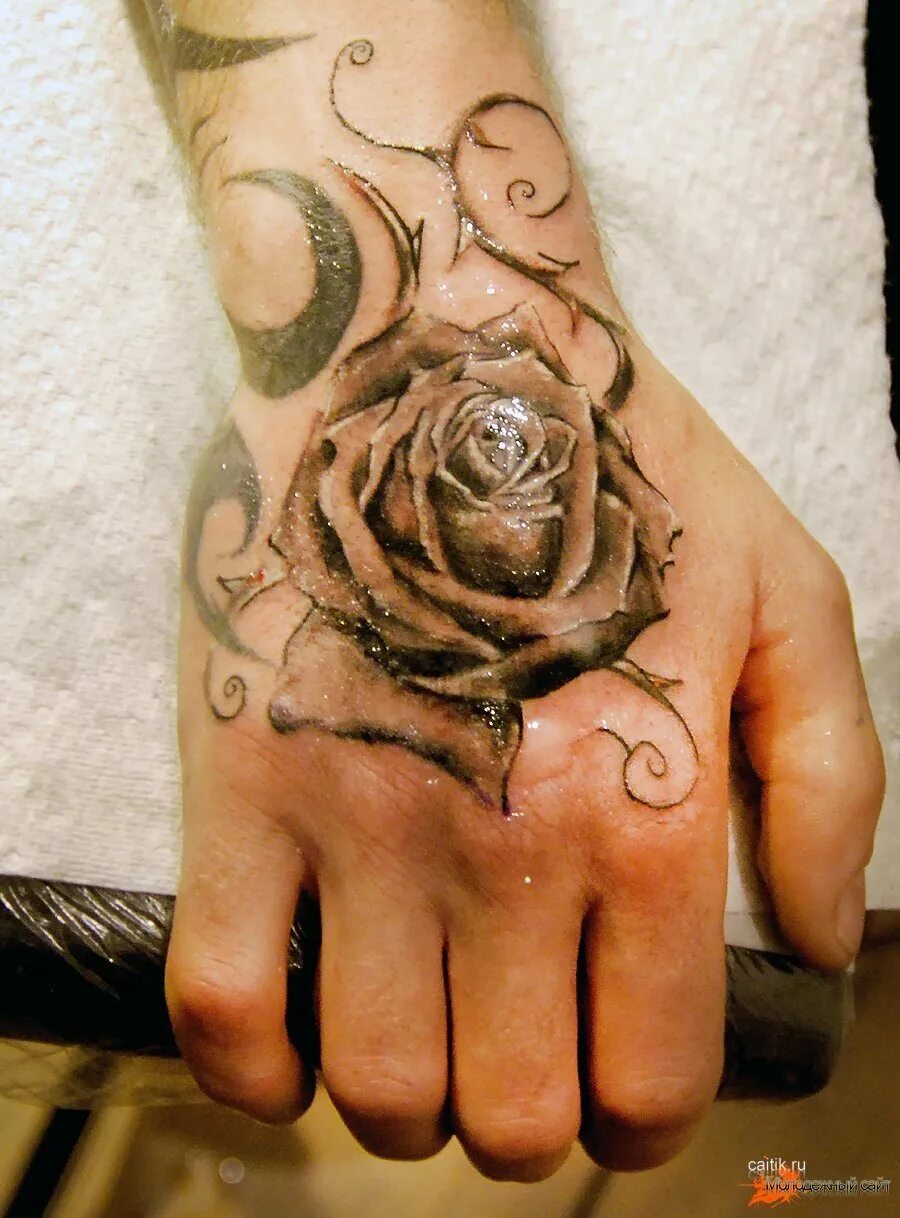 тату на кистях значение