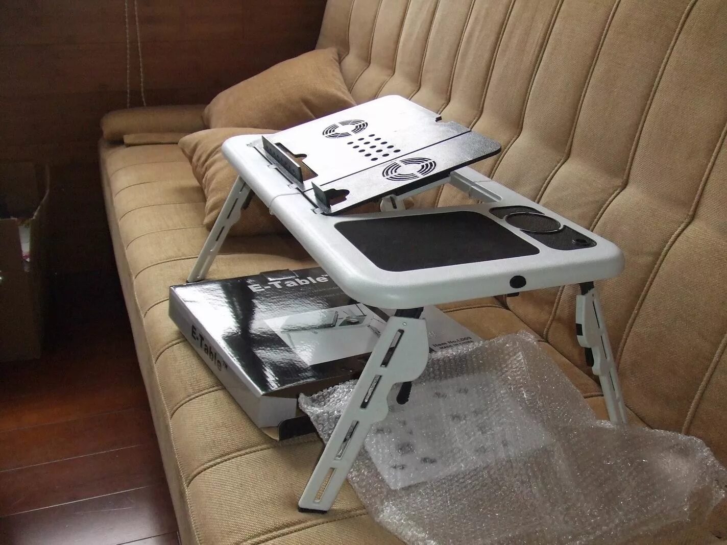 E table. E-table ld09. компьютерный стол e-table universal, 121х70х120 см. портативный столик для ноутбука с охладителем e-table. складной столик для ноутбука e table.