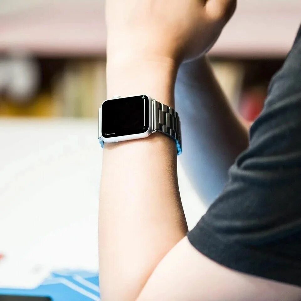 Часы Apple IWATCH 3 38mm. Эпл вотч 7 ремешки. Apple watch 3 38 mm. Черные Эппл вотч с металлическим ремешком.