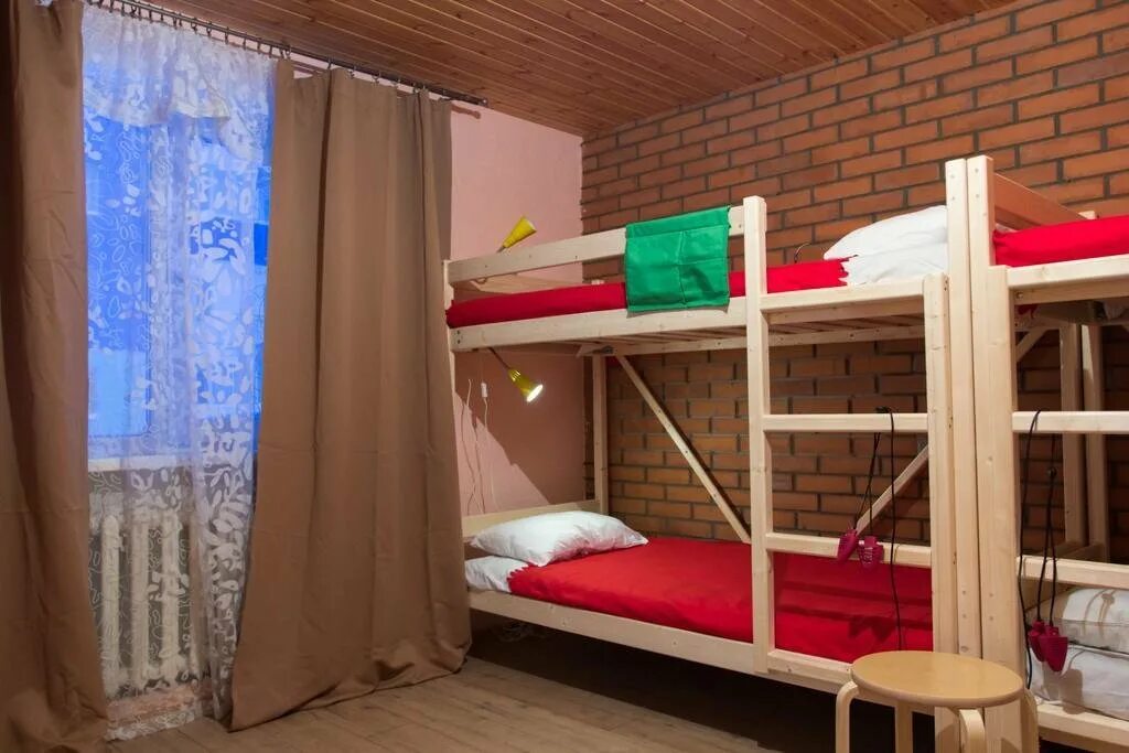 Хостел пилигрим казань. Хостел пилигрим вологда. Хостел отзывы. Для жильца в хостеле должно быть квадратных метров. Хостел в москве.