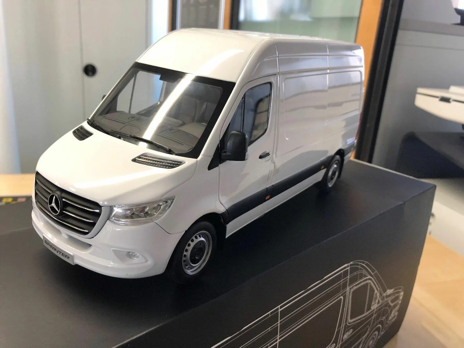 Mercedes-Benz Sprinter w907 2018 Norev 1:18. Mercedes Benz Sprinter (w907) 2018. Модель 1 18 Мерседес Спринтер. Mercedes Sprinter 1:43. Мерседес спринтер модели