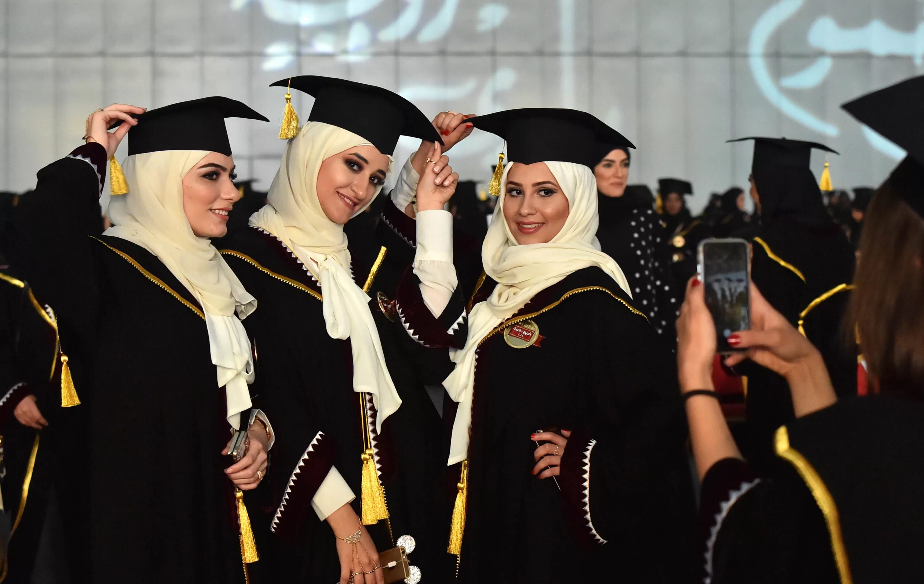 Арабские университеты. Национальный университет Катара. Катар арабы-катарцы. Qatar University (qu) Катарский университет. Катар университет арабского языка.