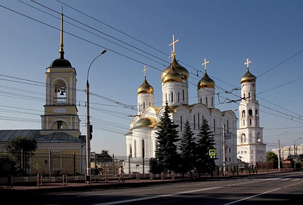 Город брянской. Г Брянск кафедральный собор. Троицкий собор г. Брянск. Столица Брянска. Храм Брянск проспект.