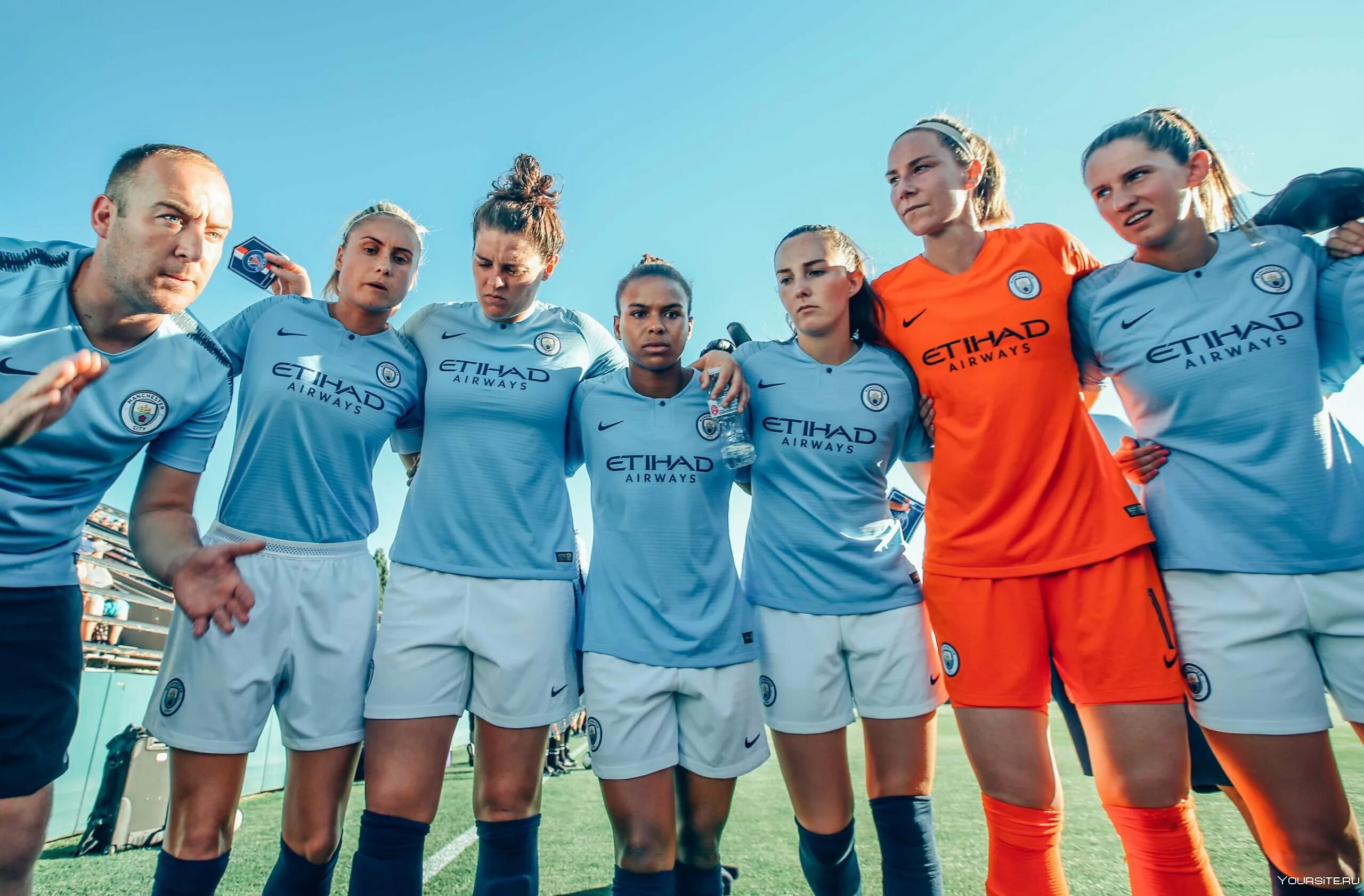 Фанатки манчестер сити. Manchester city женский состав. Uefa женский футбол. Женская сборная манчестер сити. Женская футбольная команда манчестер сити.