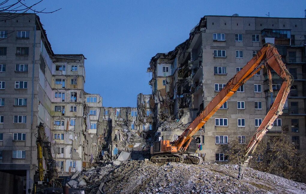 Здание разрушенное взрывом. Пазркшенный дом в Магнитогорск. Дом в Магнитогорске взрыв. 164 Дом в Магнитогорске. Разрушенный дом в Магнитогорске.