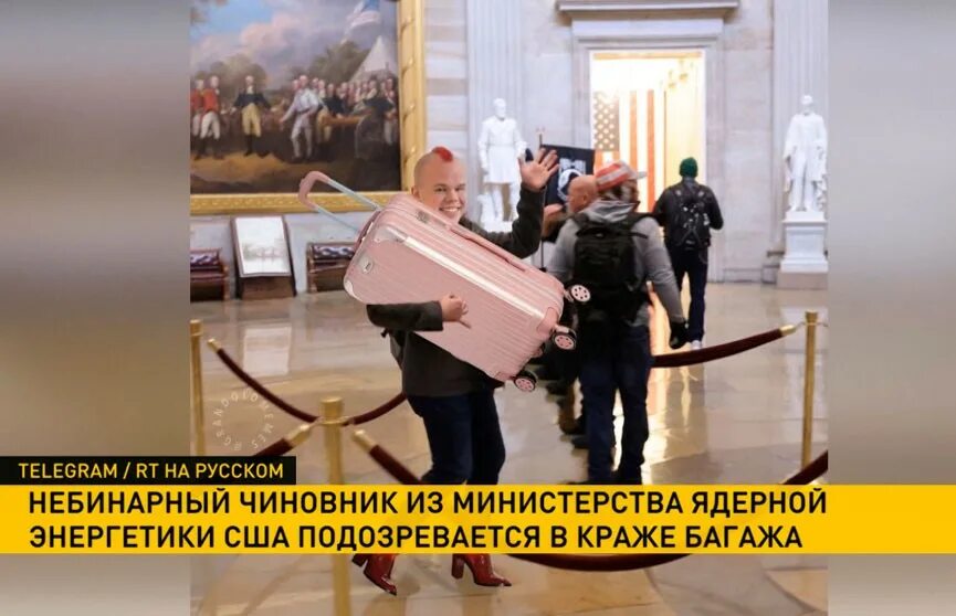 Коллапс в аэропорту. Чиновник в аэропорту. Чиновник в аэропорту. Досмотр пассажиров в аэропорту. Хамское поведение чиновников.