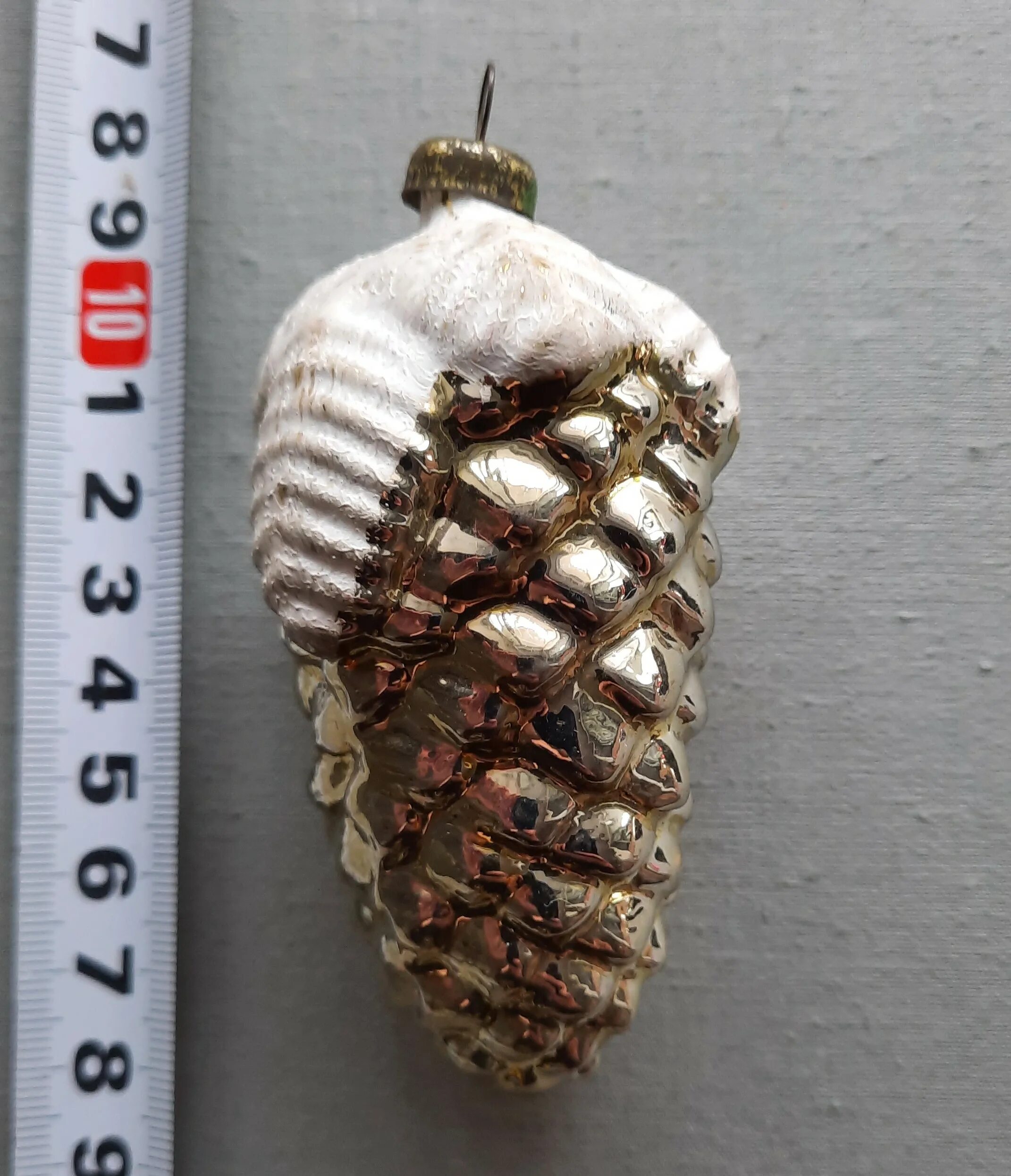 Елочная игрушка ссср абрикосовая косточка. Советские игрушки шишки. Советские игрушки шишки. Советская елочная игрушка шишка. Советская игрушка шишка.