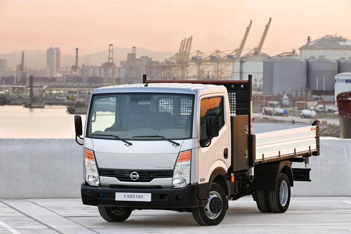 Грузовичок ниссан. Nissan nt400 Cabstar. Ниссан Cabstar (f24). Nissan Cabstar 2008. Ниссан Кабстар 3797st.