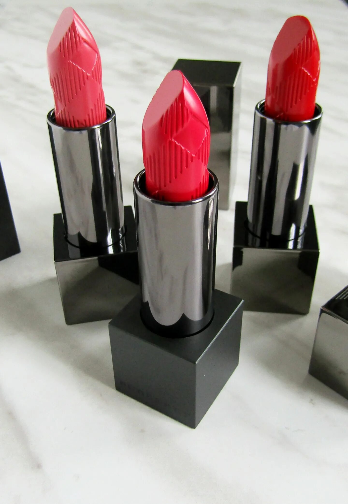 Помада burberry. Burberry помада Burberry Kisses. Помада Burberry Lip Velvet. Burberry Pink Peony помада. Burberry Kisses Lipstick.