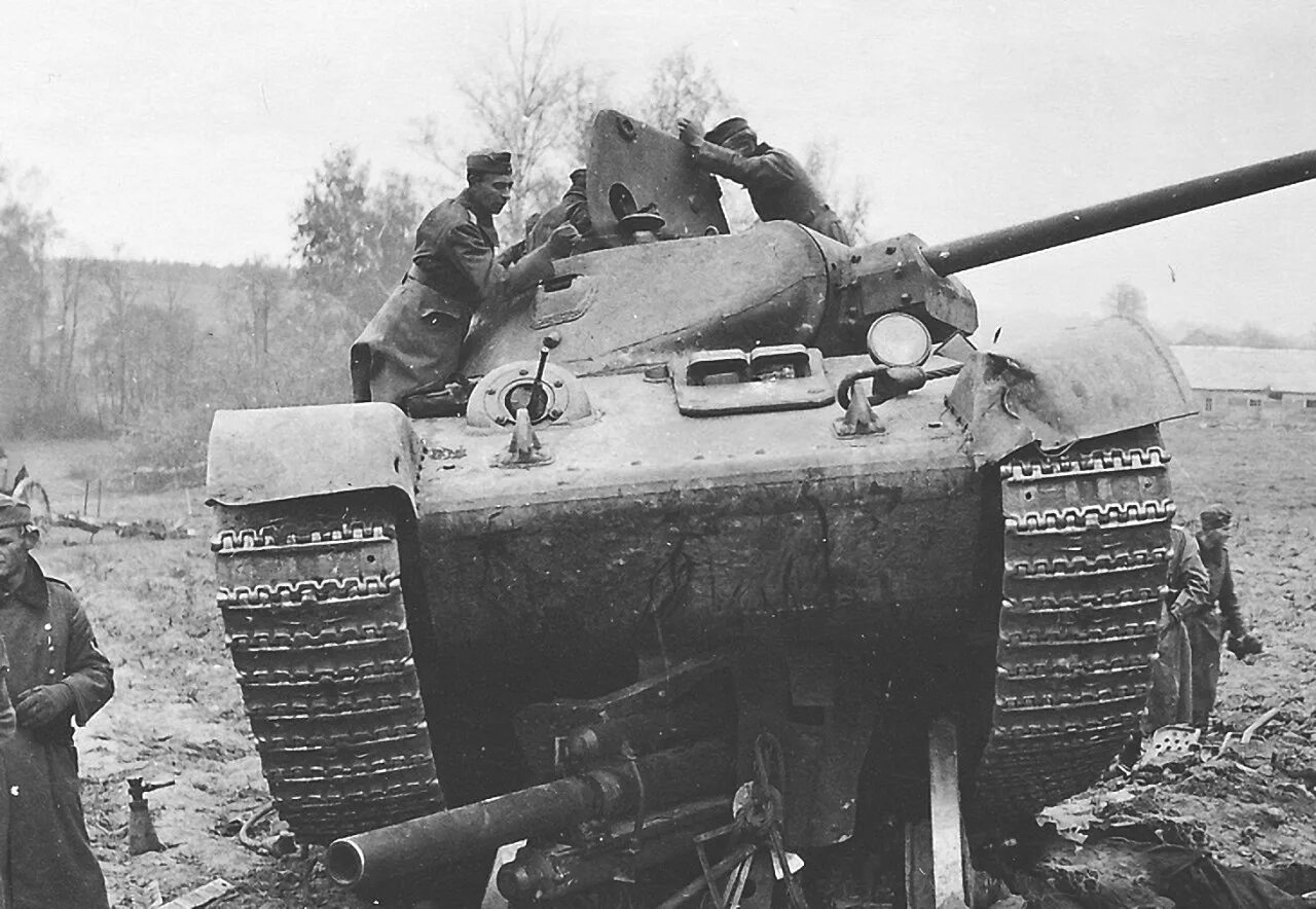Название танков в годы войны. Т-34 1941-1945. Танки т34 Великой Отечественной войны. Т-34 Таран.