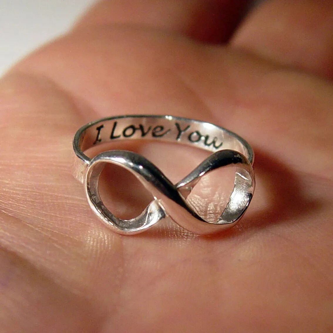 I love you это бесконечно. Кольцо "бесконечность". Обручальные кольца бесконечность. Кольцо знак бесконечности. Кольцо с сердечком.