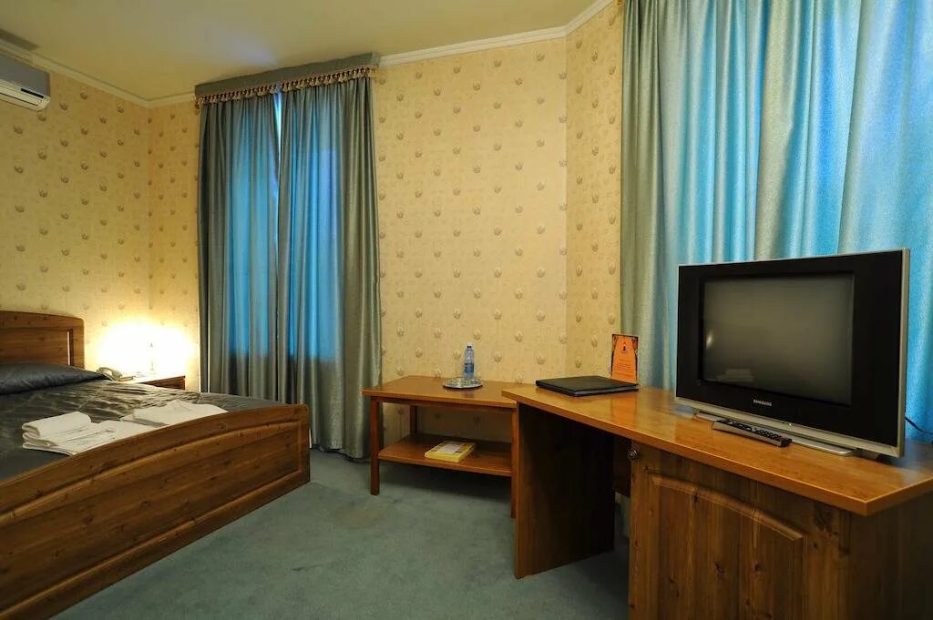 Город лермонтов гостиница. Лермонтова 77 омск. Гостиница лермонтов омск. Лермонтова гостиницы. Гостиница город лермонтова.