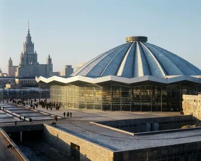 Цирк был круглый большой у парадного