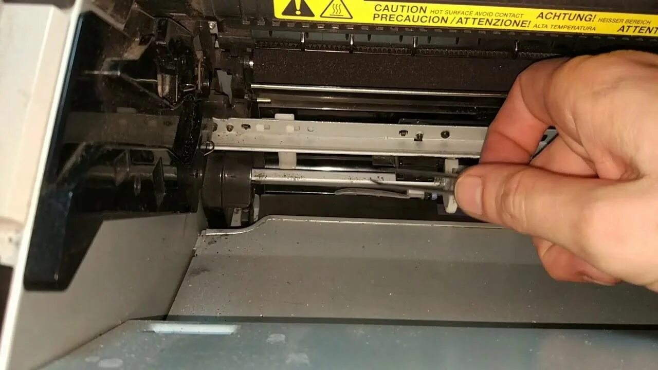 Принтер ошибка застряла бумага. Застряла бумага в принтере hp. мотор привода каретки сканера kyocera 1120. замятие бумаги epson m2140. принтер hp m1005 застряла бумага.