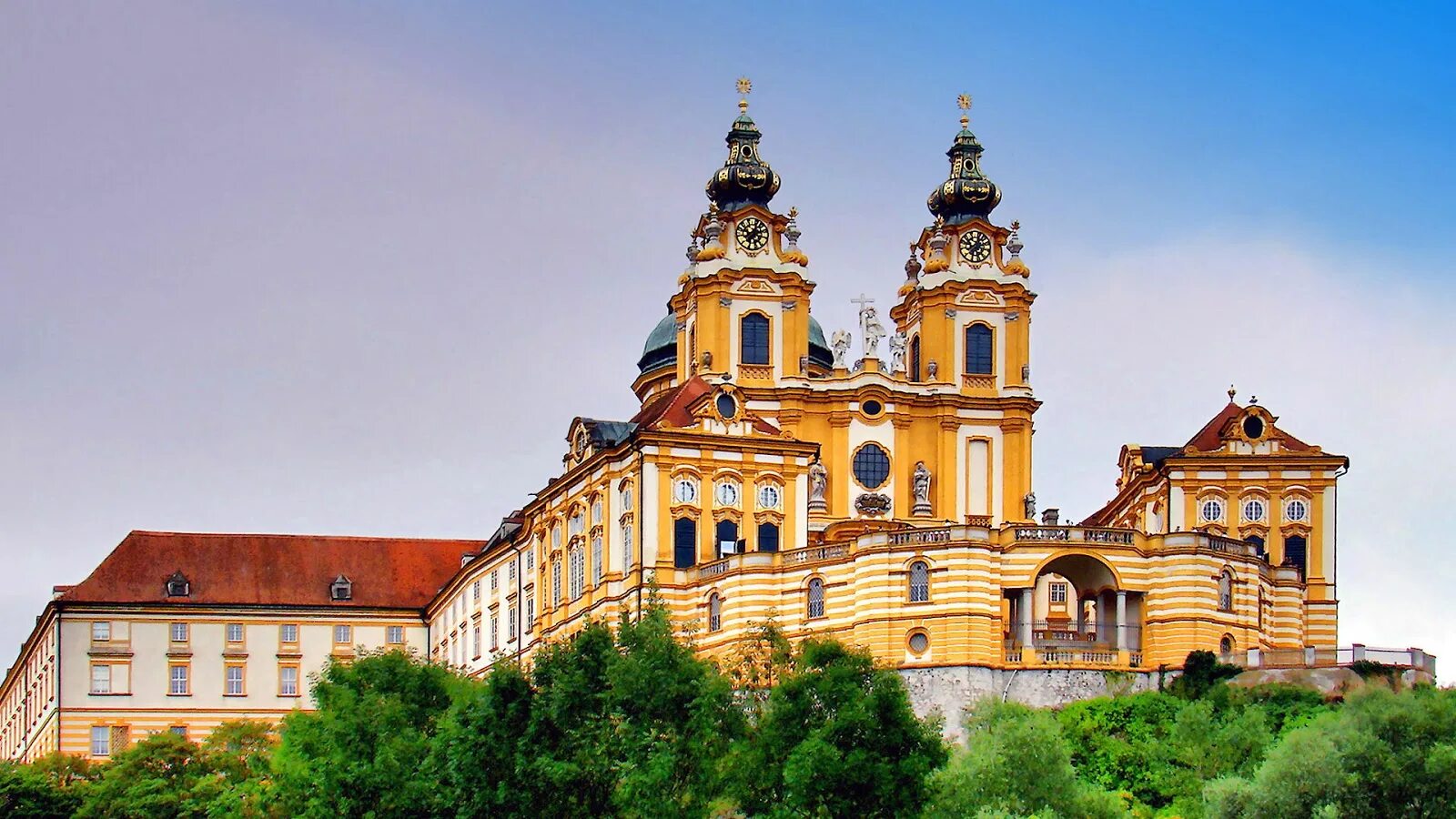 Бенедиктинский монастырь австрия. Бенедиктинское аббатство. Бенедиктинское аббатство. Мельк монастырь бенедиктинский. Монастырь в мельке нижняя австрия.