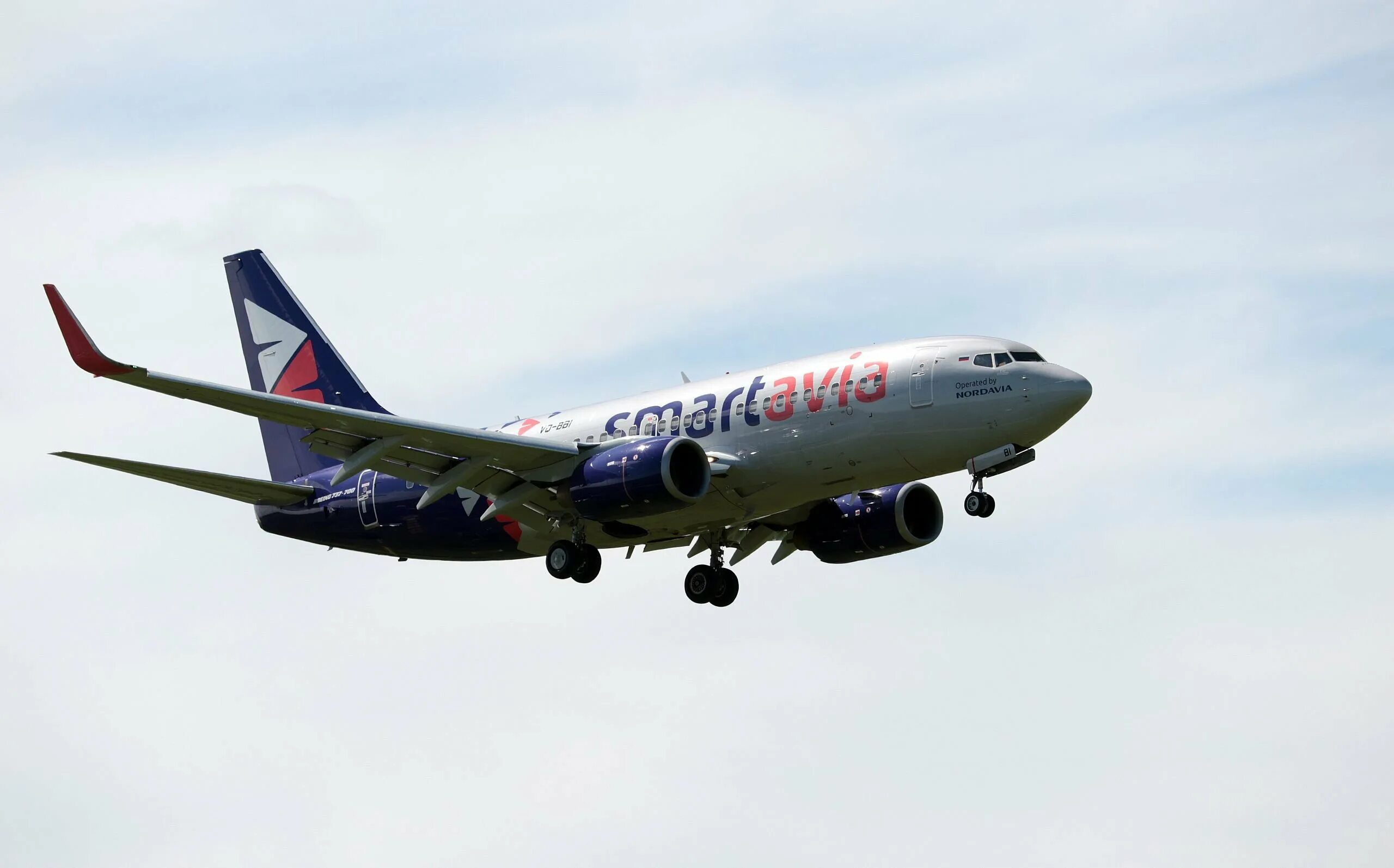 Самолет авиакомпании смартавиа. Боинг 737 смартавиа. боинг 737 смарт авиа. boeing 737-800 смартавиа. боинг 737 700 смартавиа.