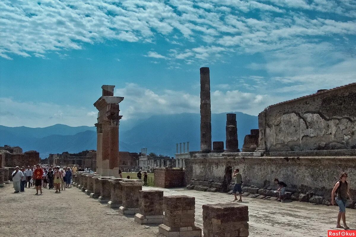 Помпеи 2016. Палестра помпеи. Дом октавиуса кварца помпеи. Помпеи дом судьи. Последний день помпеи фильм 2014.