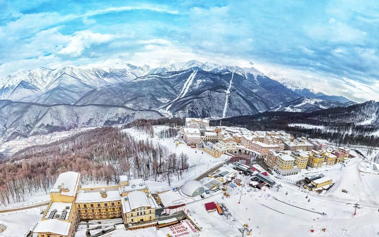 красная поляна роза хутор эсто садок. сочи горы роза хутор. роза хутор красная поляна сочи горы. смена красная поляна. олимпийская деревня красная поляна.