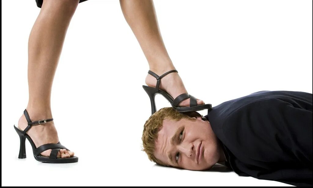 Женщина доминант. Каблук мужчина. Мужчина на поводке. Подчинение женщины мужчине. Девушка наступила.