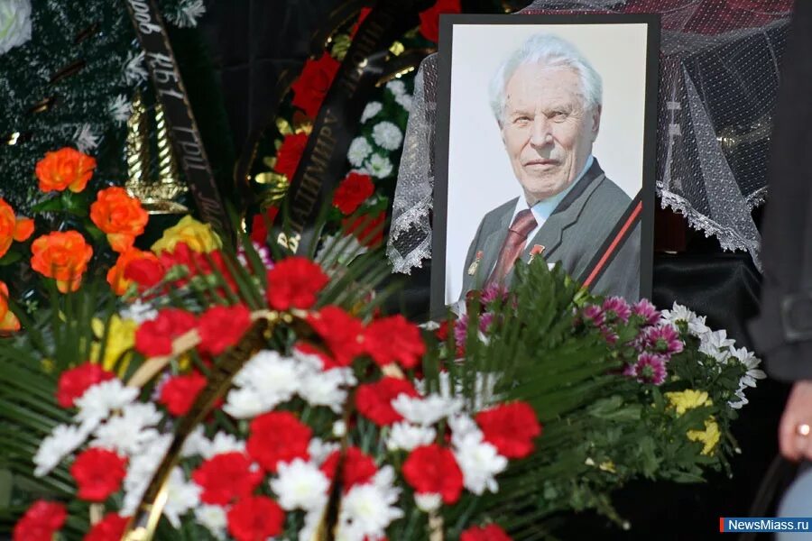 слова прощания с гостями. не тревожь меня. как правильно прощаться с людьми. троекуровское кладбище юрий шатунов. встретимся в следующем году.