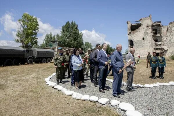 Погода в цхинвале на сегодня. Осетия 2008 Цхинвал база миротворцев. Цхинвал миротворцы. Миротворцы в Южной Осетии.