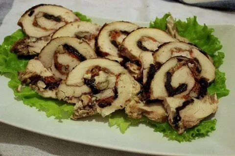 Рулет свиной с курицей
