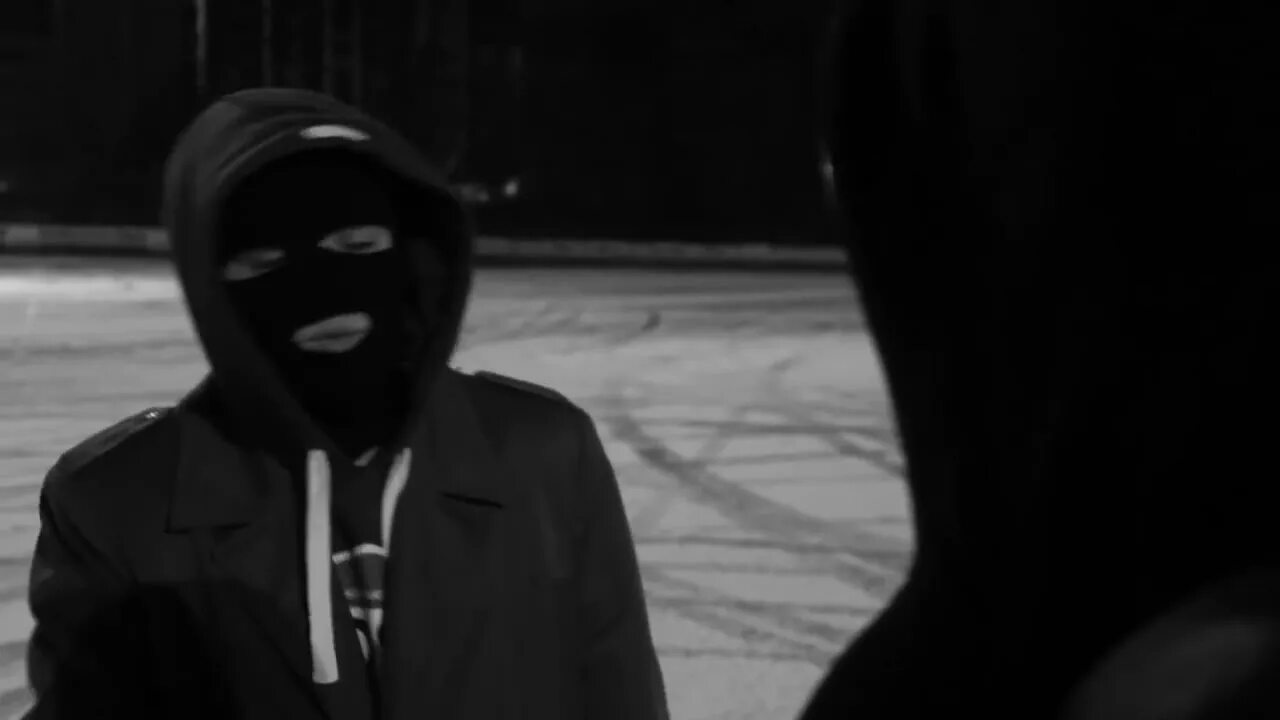 Песня черный ролик. Песня черный ролик. Песня черный ролик. Яхонт черный ворон. Чёрный пистолет песня голос.