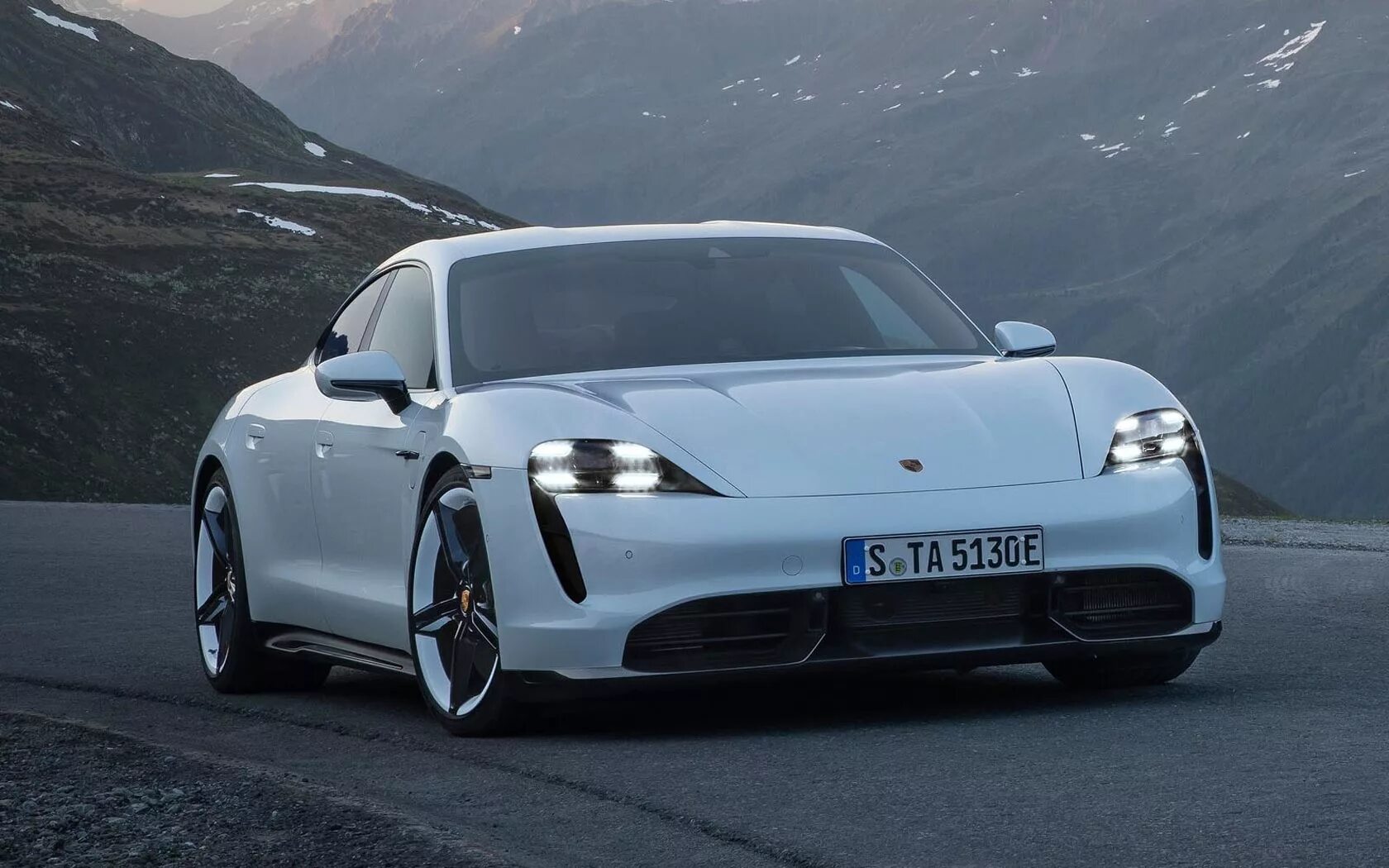 Порше 2022. Porsche taycan черный. Porsche taycan 4s. Zeekr taycan. Porsche taycan 4s.