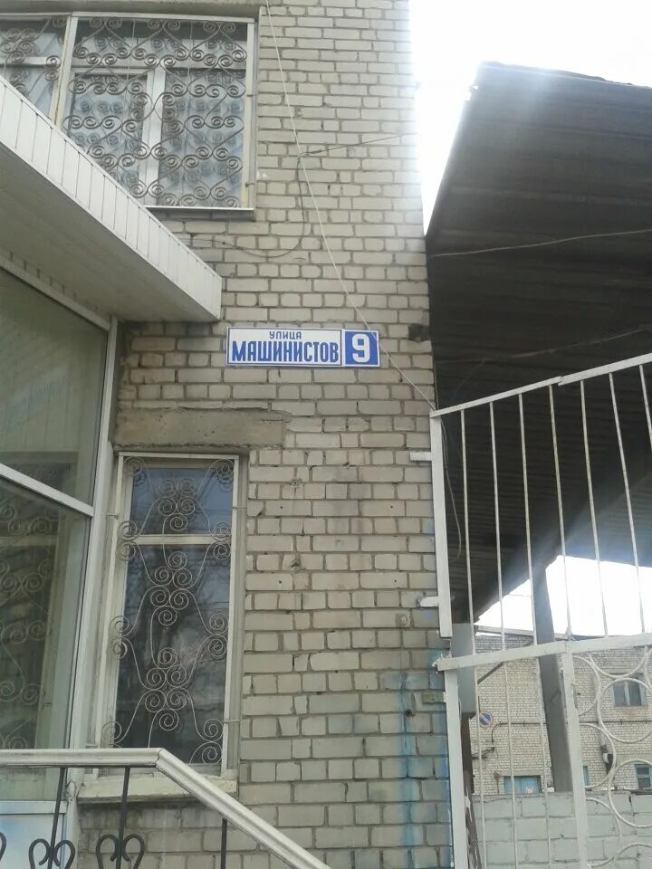 покрасят бортовой камень. каменск-шахтинский улица ворошилова. улица мичурина каменск уральский. каменск-шахтинский жк. ворошилова, 1.