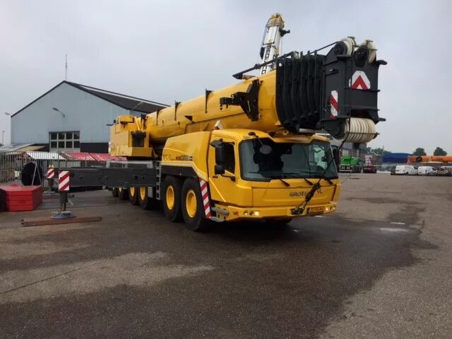 Кран либхер 300 тонн. Аренда автокрана 300 тонн. Автокран liebherr ltm 1300. Мобильный кран ltm 1300-6;. Автокран 300 т liebherr ltm 1300.