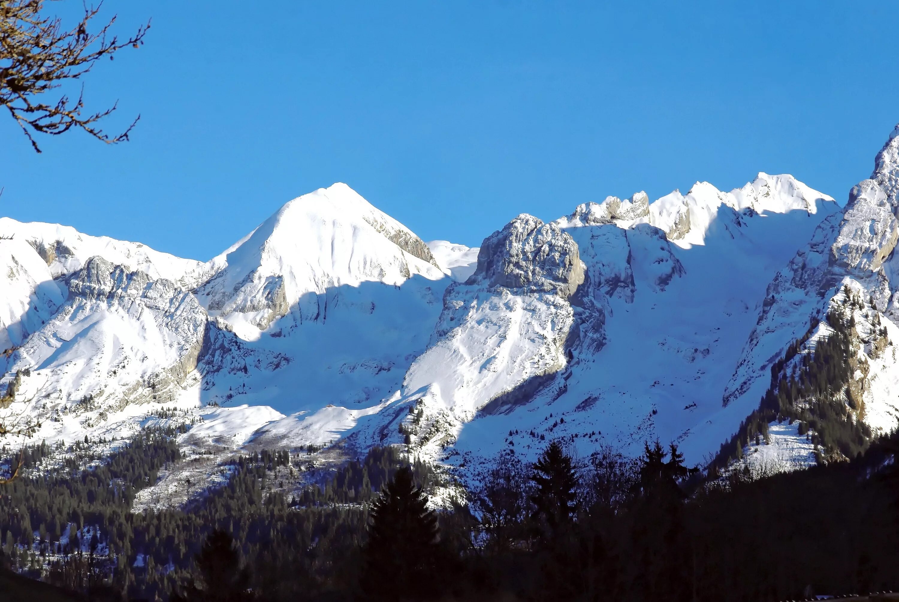 Альпы гора Монблан. Гора в Швейцарии Монблан. Зима Альпы Монблан. Альпы Монблан фото. Средняя высота гор альпы