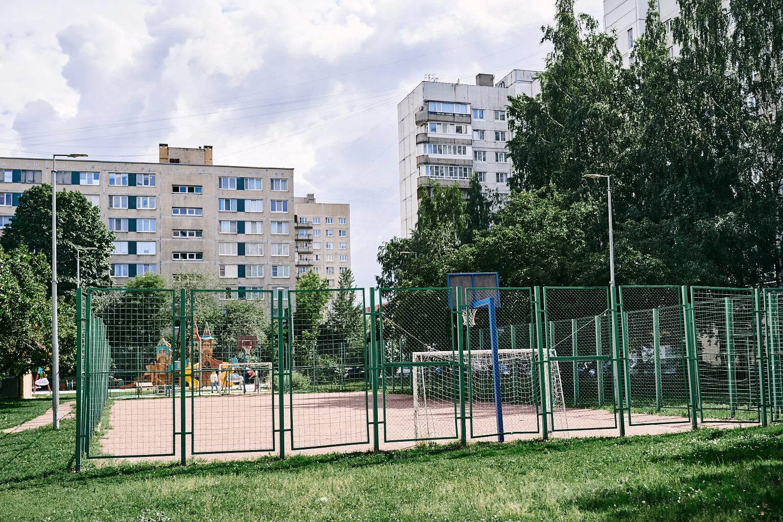 Тореза 47 судебные. Проспект тореза 68 р. дом специалистов. торез фото города. парковка фото.