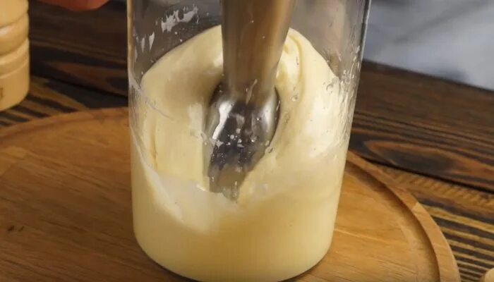 Блендер для майонеза. Домашний майонез. Майонез домашний без миксера. Блендер для майонеза. Майонез в блендере с чашей.