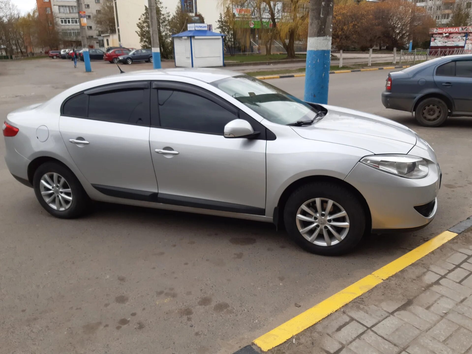 Renault Fluence диски r16. Renault Fluence 2012. Диски Рено Флюенс 16. Renault Fluence r17. Renault fluence на дисках