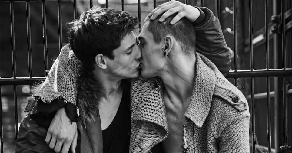 Поцелуи на пляже. You love her. Boys x girls you love her. Алиса ремикс. Boys x girls you love her.