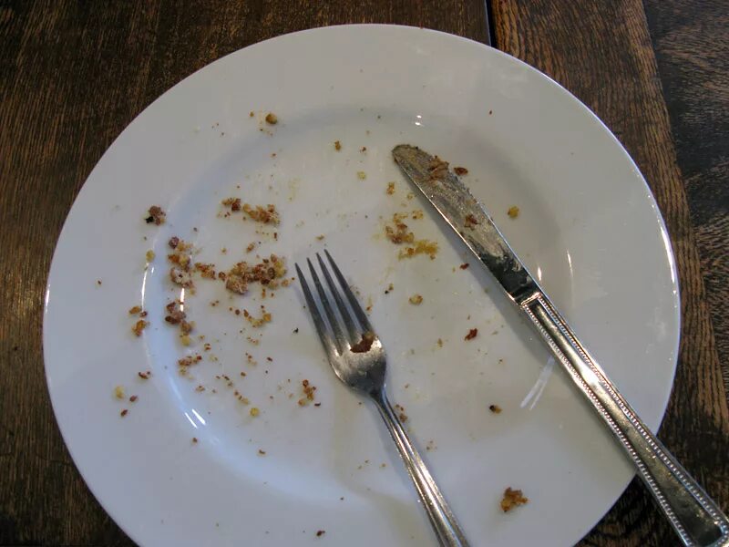 После обеда подали. Пустые тарелки после еды. Пустая тарелка. Пустая тарелка с едой. Пустые тарелки после ед.