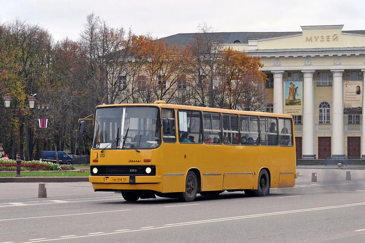 Автобус 19 в великом новгороде. Икарус 260 нижний новгород. икарус великий новгород. автобус икарус великий новгород. икарус 1990.