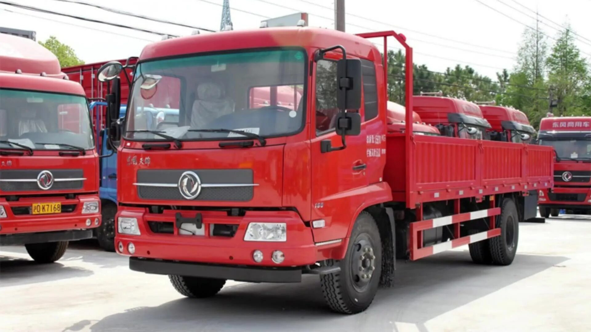 Автомобили дон фенг. Dongfeng kr230. Dongfeng тягач 4x2. Машина Донг Фенг грузовая. Китайский грузовик Донг Фенг.