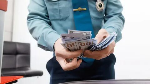 Обязал продавать валютную выручку