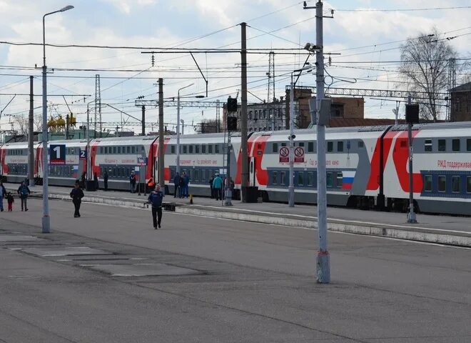 Фирменный двухэтажный поезд с местами для сидения № 737Ж/738Ж Москва - Воронеж. 