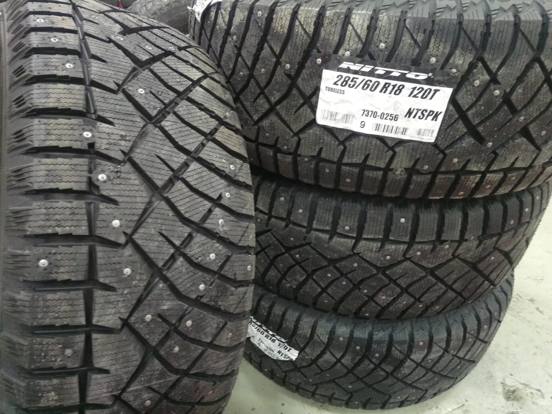 285 tl. 285/60 R18 Nitto Therma Spike 120t. 285/60 R18. 285/60r18 Автошина Nitto Therma Spike. 265/60/18 Nitto шипы.