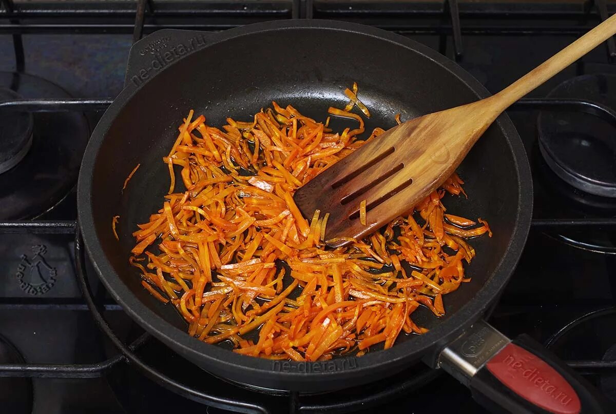 Пассированные овощи. Пассировка лук морковь. Обжаренная морковь. Как приготовить лук с маслом