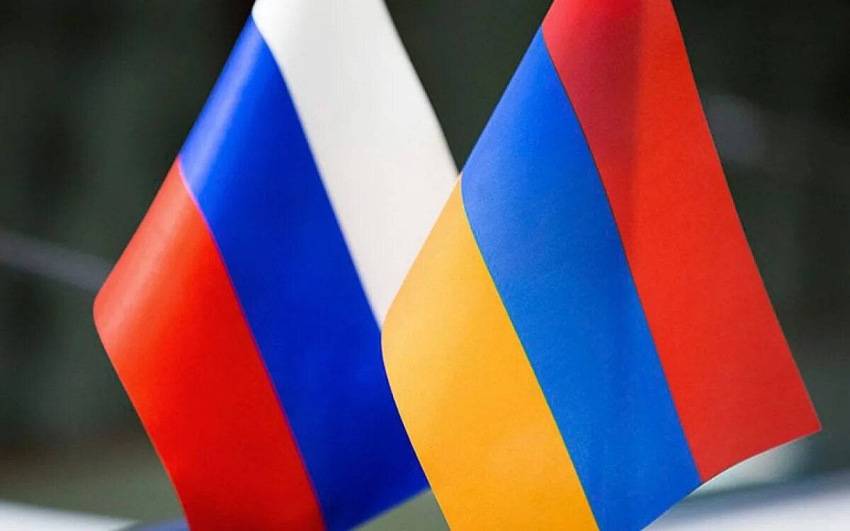 Дипломатические отношения между узбекистаном и америкой. Российско армянский флаг. Армяно русский. Армянский и российский флаг. Российско армянский флаг.